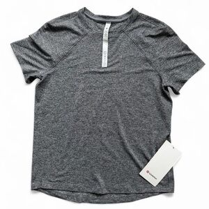 Lululemon Heather Grey License to Train Classic-Fit Tee (Size 2, NWT)